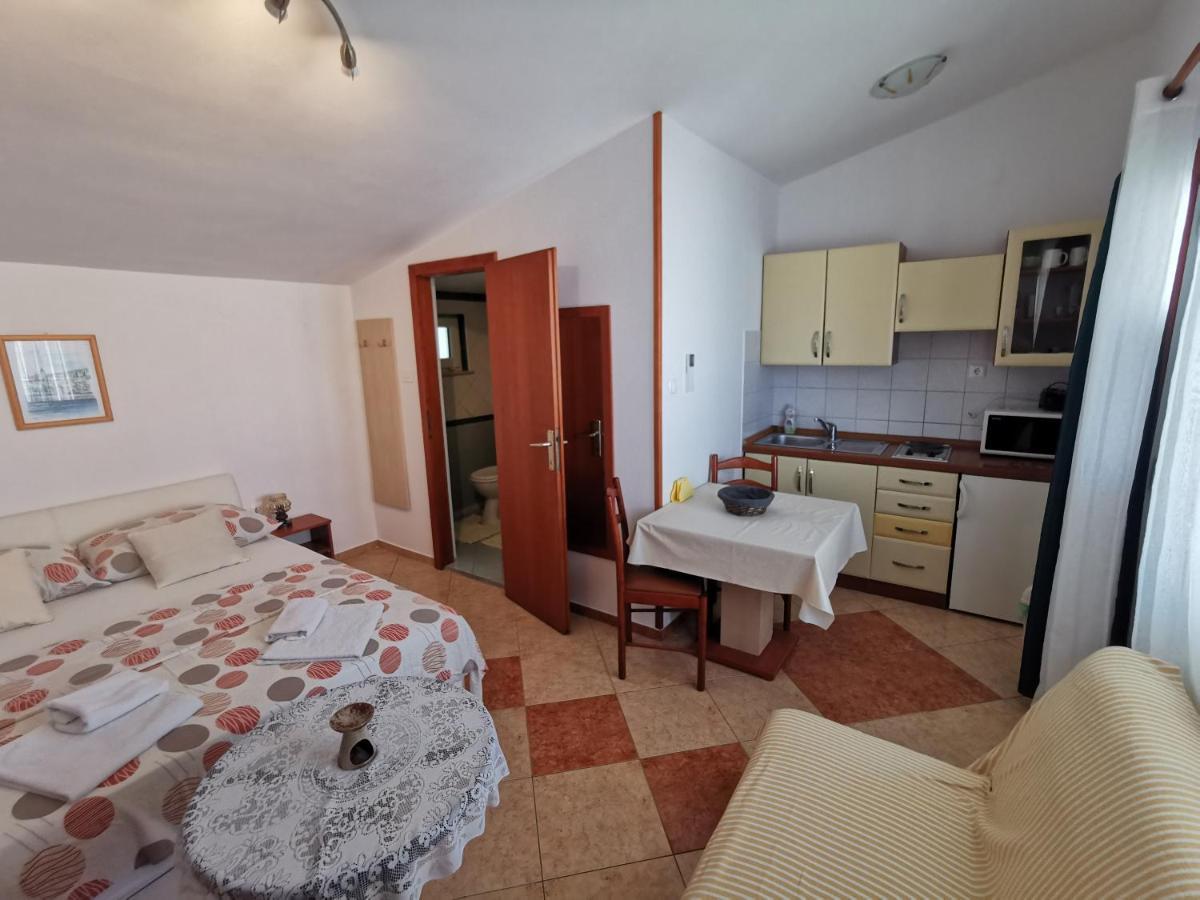 Studio Apartments Jasminka Selce Eksteriør billede