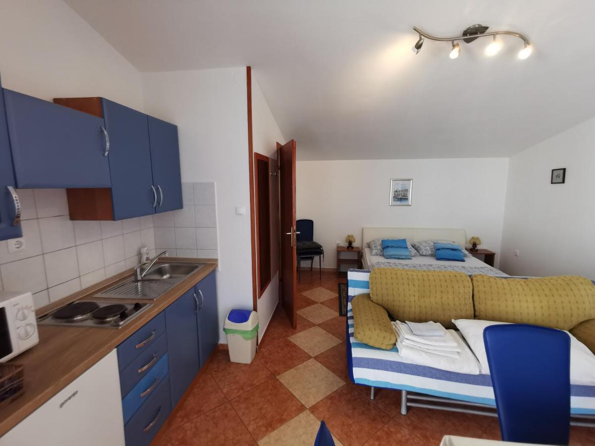 Studio Apartments Jasminka Selce Eksteriør billede