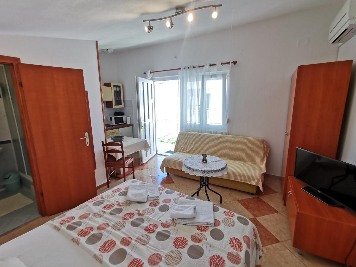 Studio Apartments Jasminka Selce Eksteriør billede